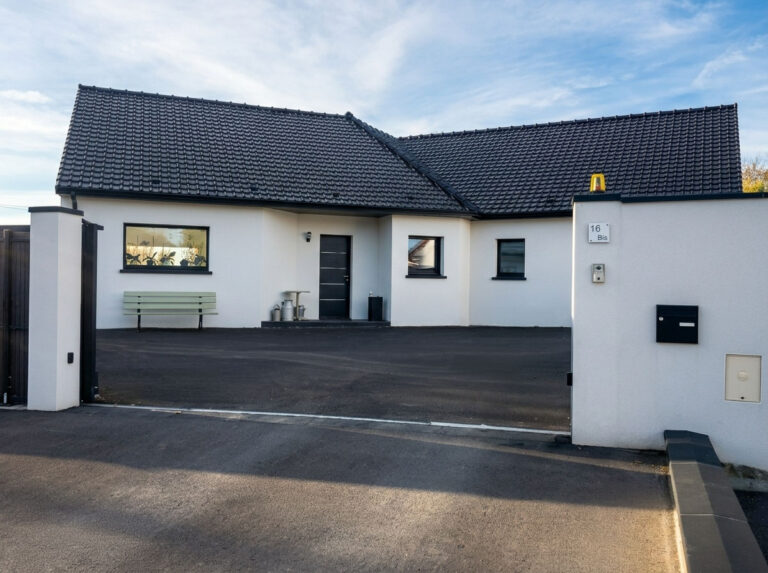 Maison individuelle moderne avec nouvelle façade dans le département du Nord